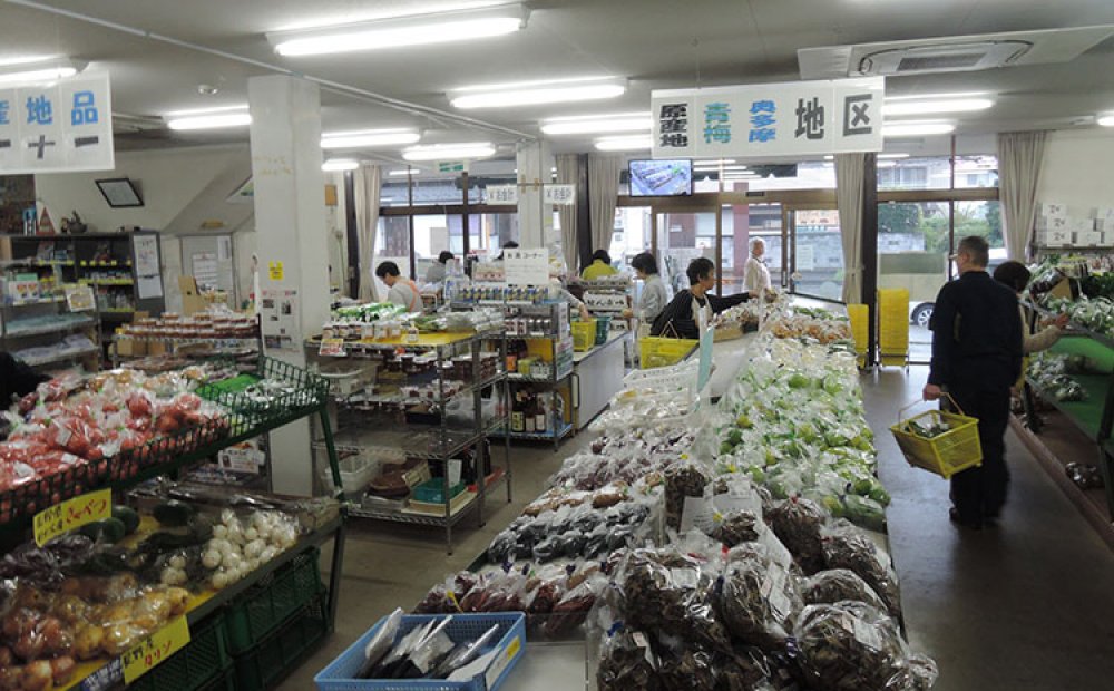 農産物のほか梅を使った加工品も