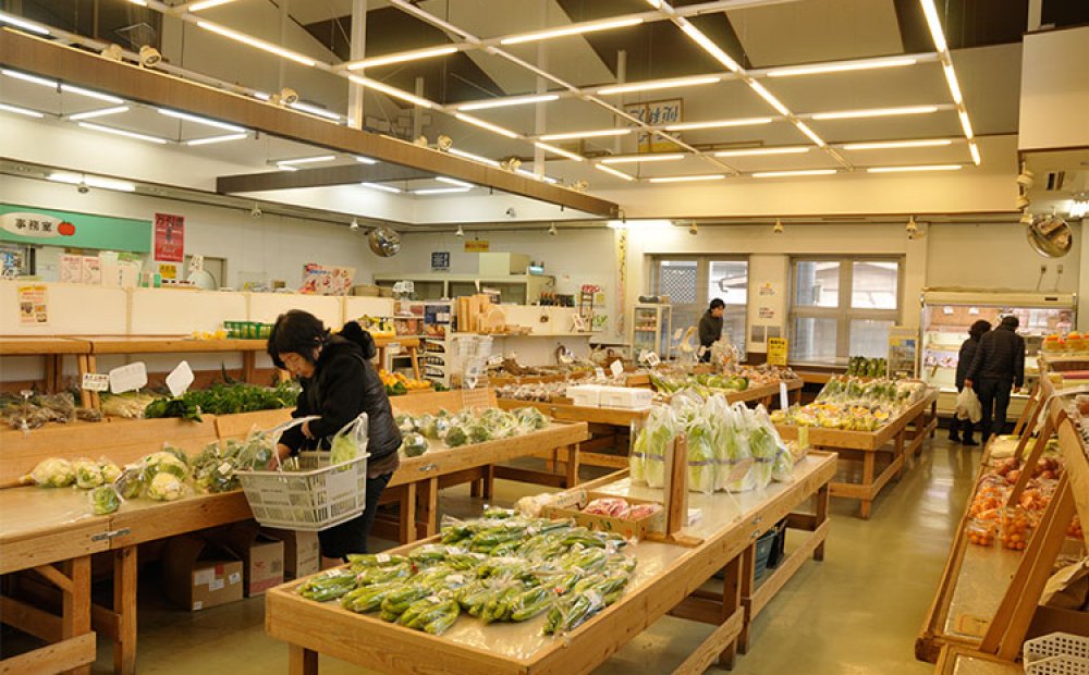 地元五日市の新鮮な農産物を販売