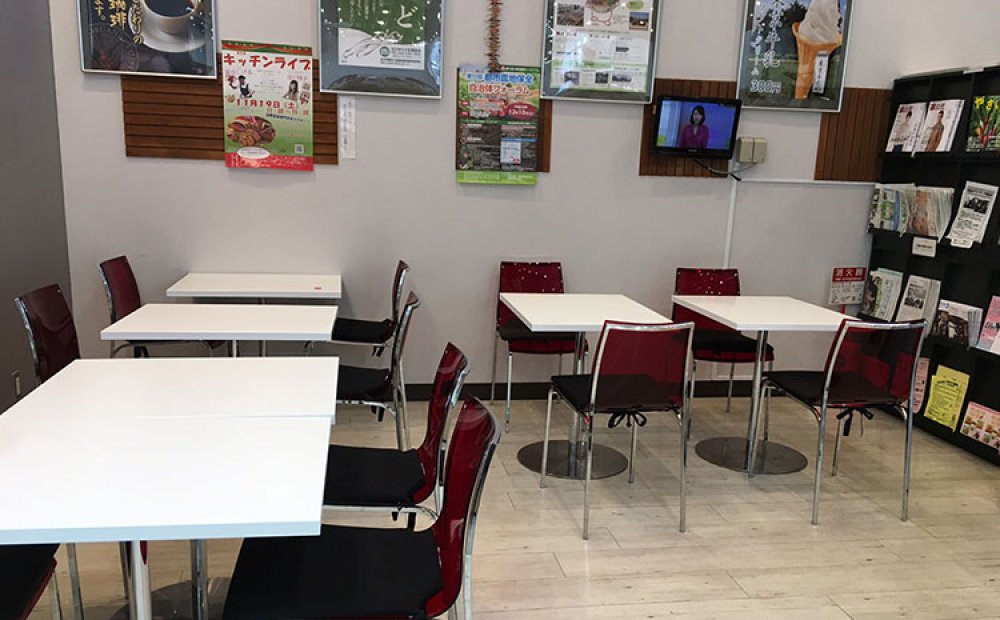 カフェスペースも併設