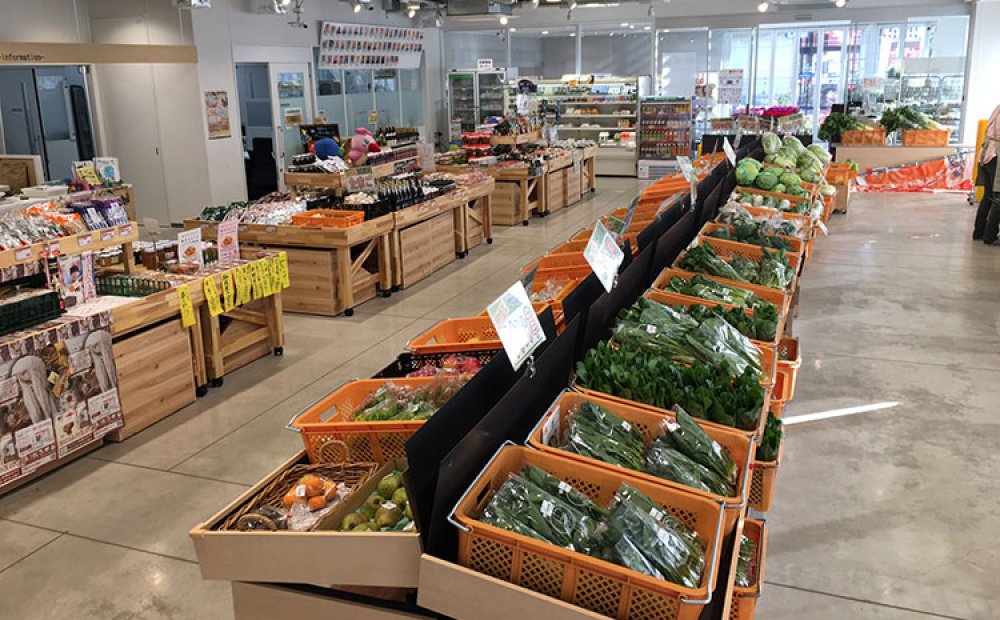 野菜のほか総菜も販売