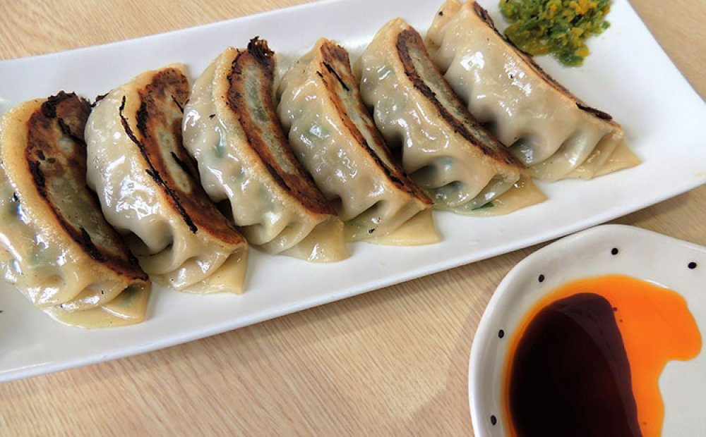 餃子（自家製柚子胡椒付き）