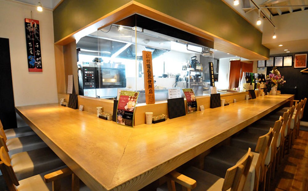 カウンター席は12席ある