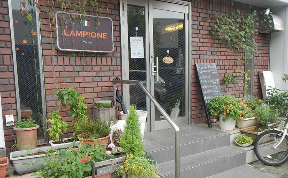 地元の人で賑わう人気店