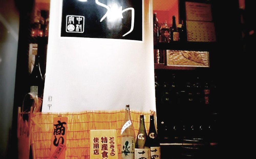 店内にはおすすめのお酒が並ぶ