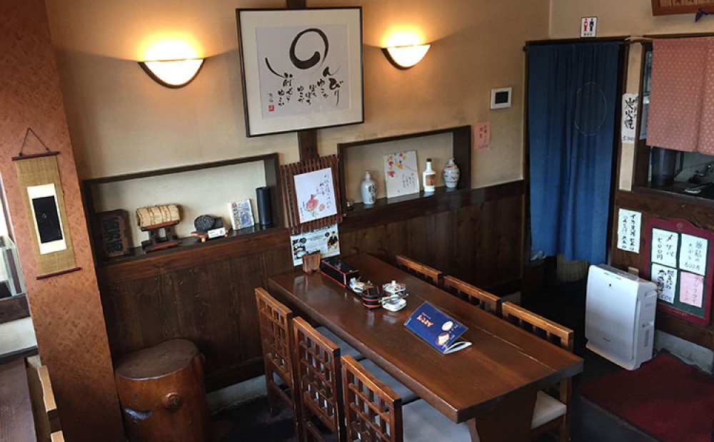 小ぢんまりとした店