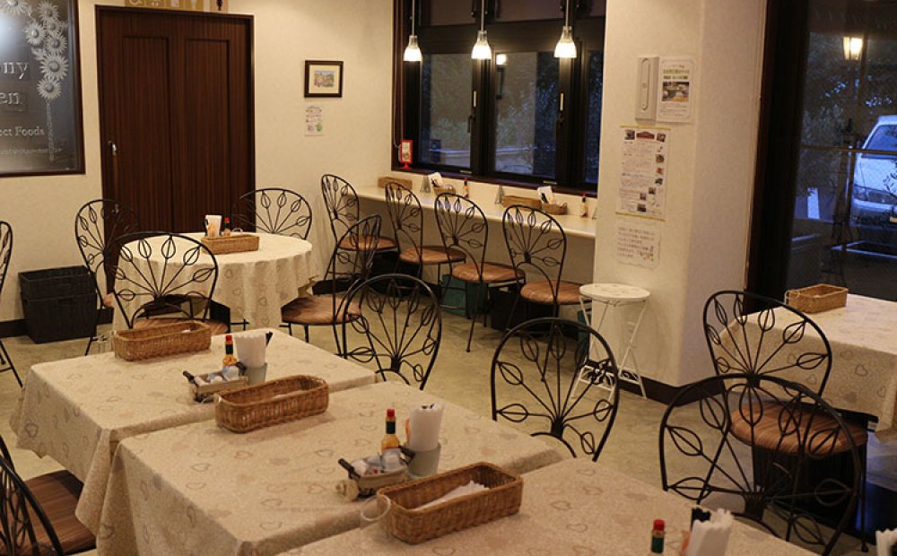 明るい雰囲気の店内