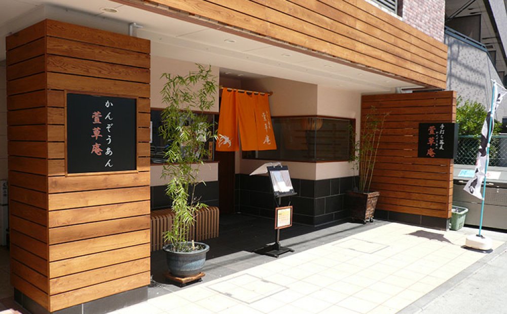 日本各地の地酒も揃う