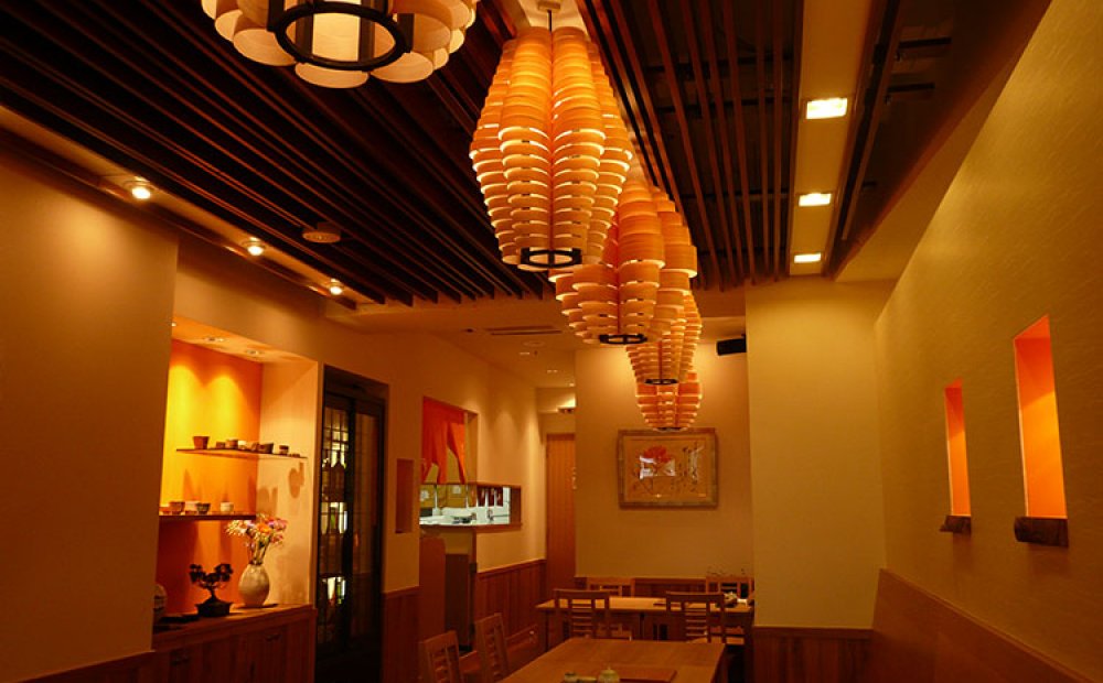 天然木を使った落ち着いた空間