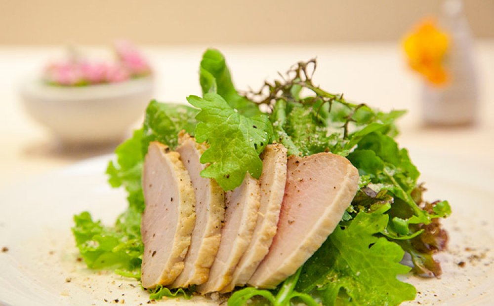 自家製ハムとパルメジャーノのサラダ