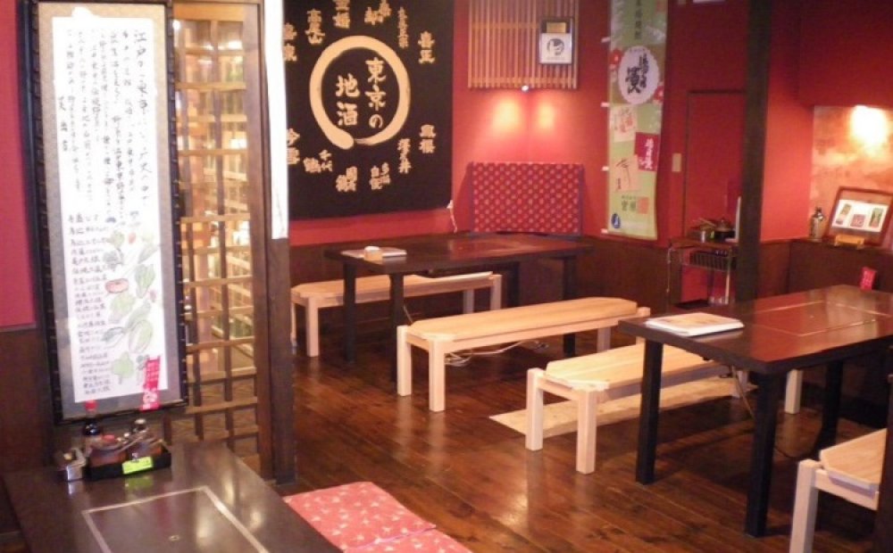 檜原村の木材を使った椅子で木の温もりを