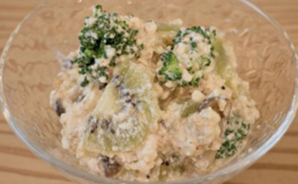 キウイとブロッコリーの白和え