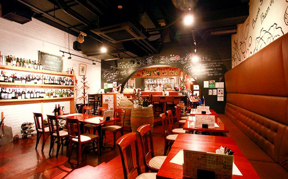 西友が入るビルの地下にある