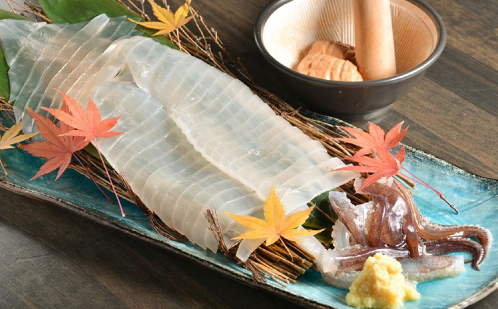 透き通った活イカの刺身