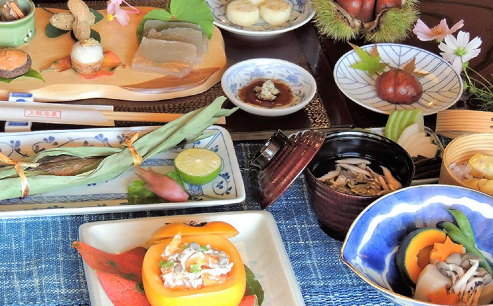 季節の地場野菜と川魚の山里御膳