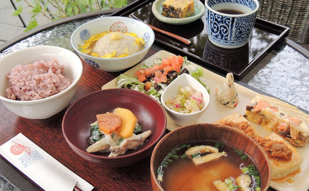 一汁五菜の繭膳