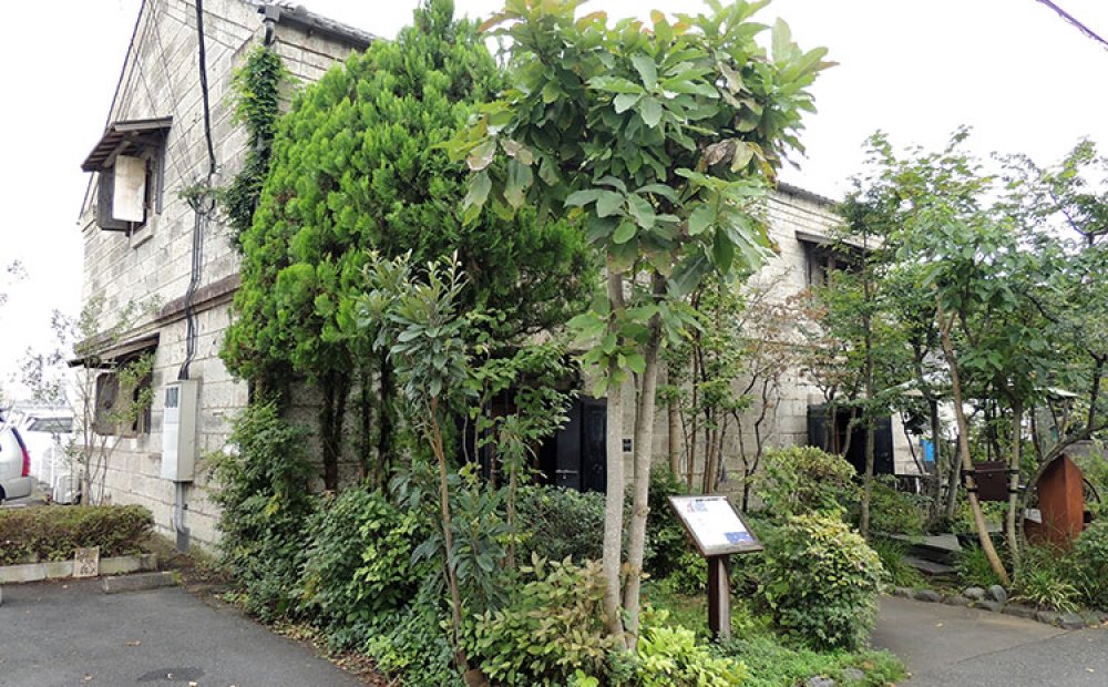 大谷石で造られた重厚な建物