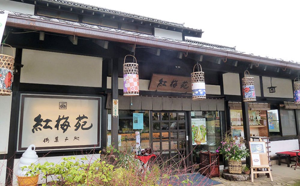 座敷席や喫茶スペースもある