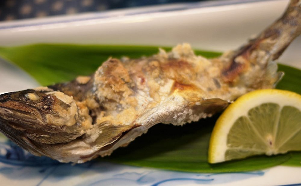 地元産のヤマメ塩焼き
