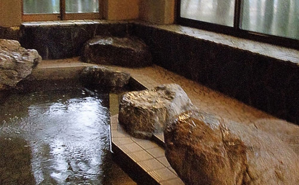 黒沢川を望む男性用岩風呂