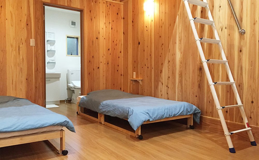 ロフト付きの洋室