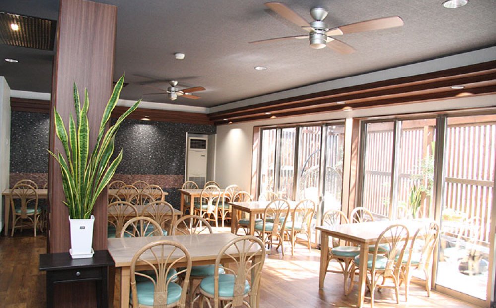 昼はレストランとしても営業