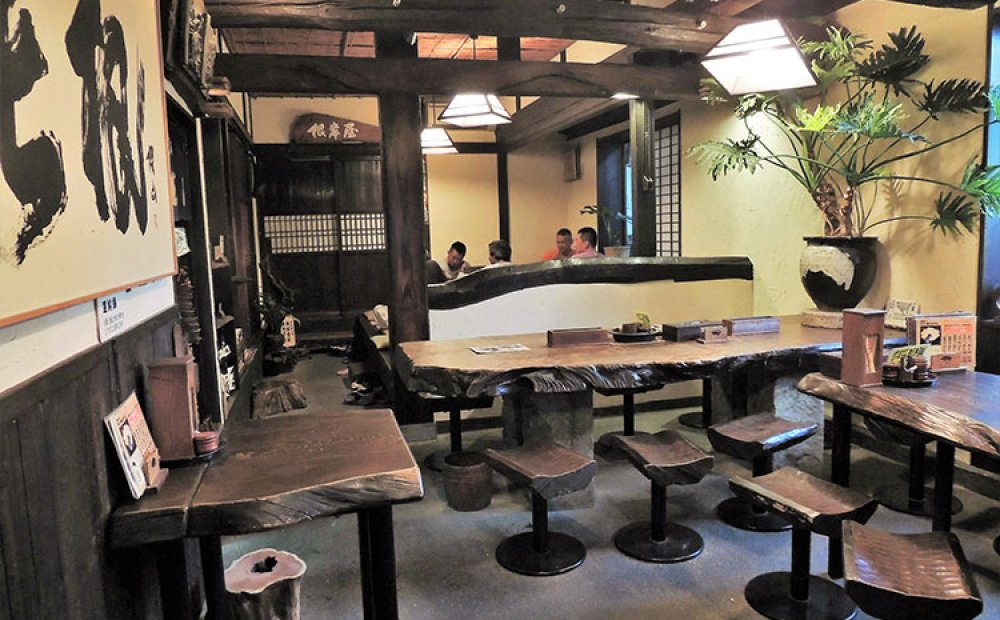 店内は落ち着いた雰囲気が漂う