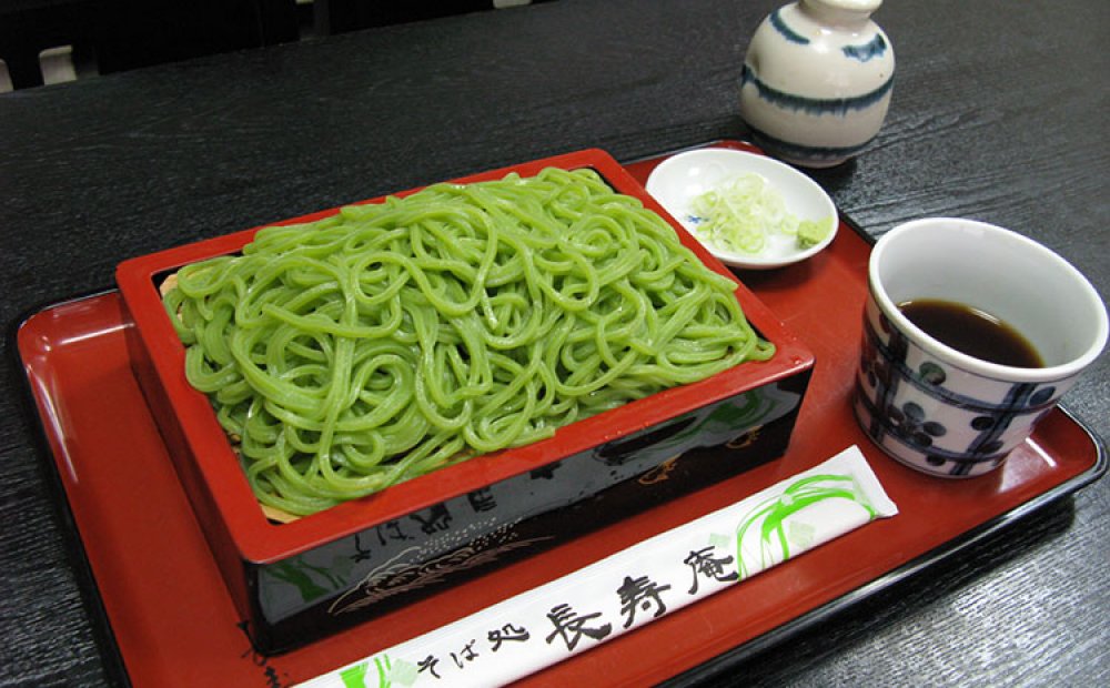 色鮮やかな小松菜うどん