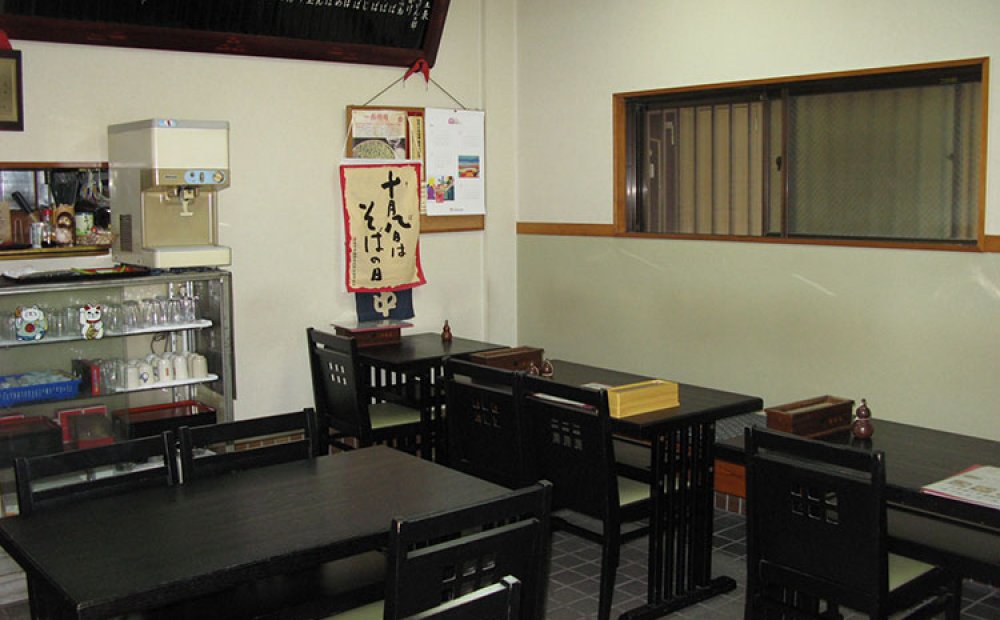 テーブル席のほか小上がり席も