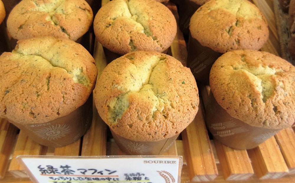 緑茶マフィンは青梅産緑茶を使用