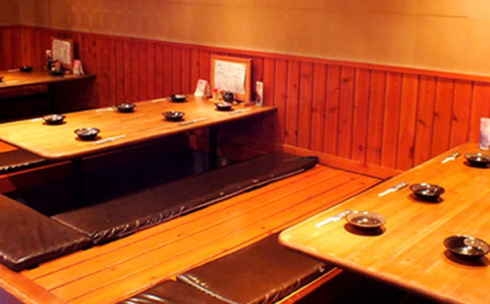 くつろいで楽しめる掘りごたつ式