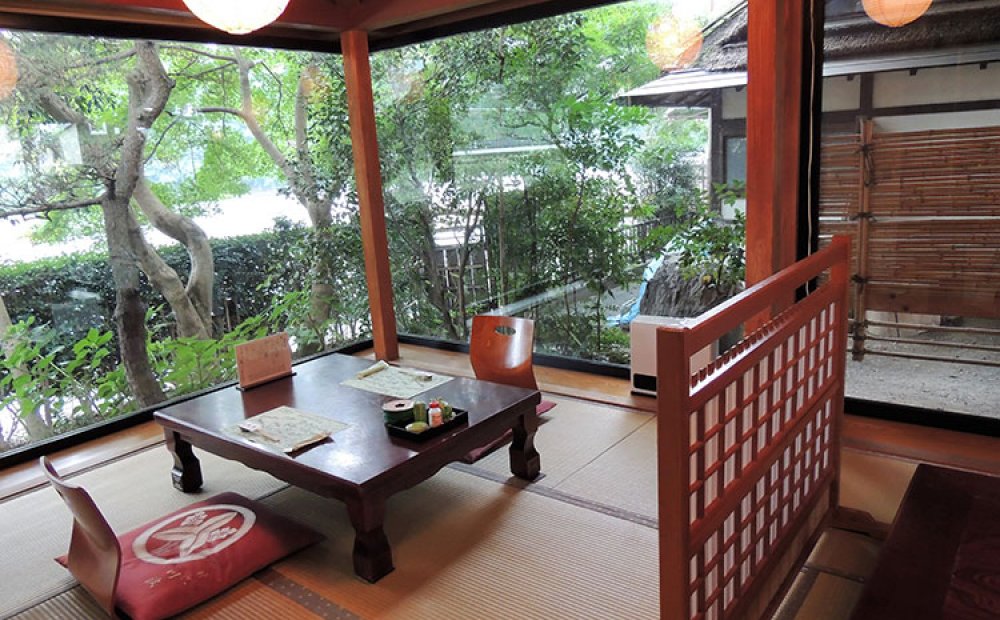 大きな窓からの眺めも美しい