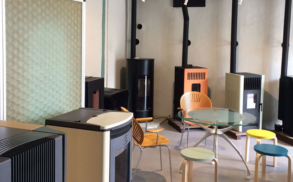 ショールームのペレットストーブ