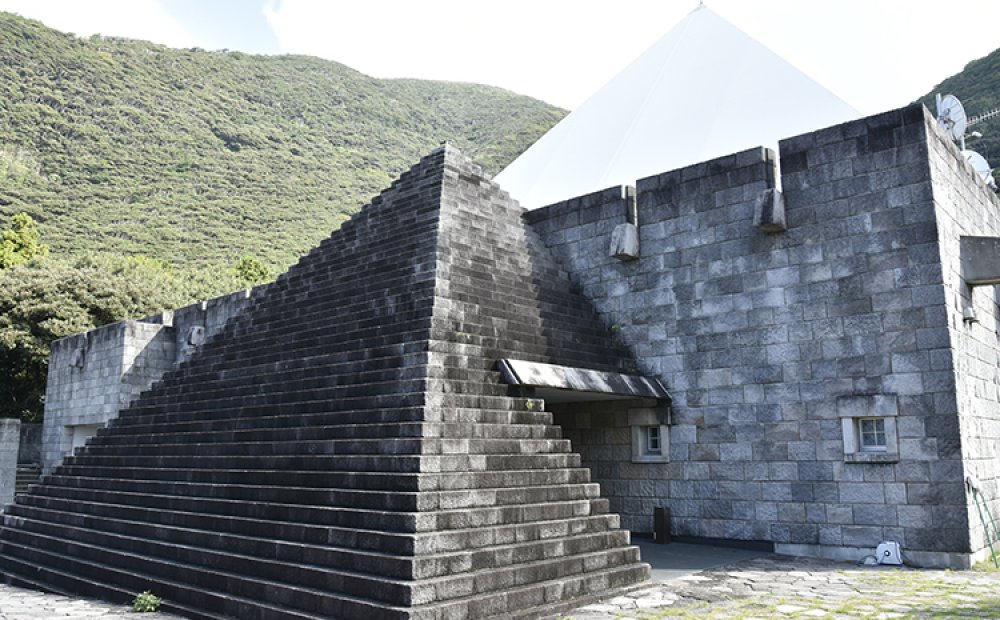 コーカ石を使った重厚感ある博物館