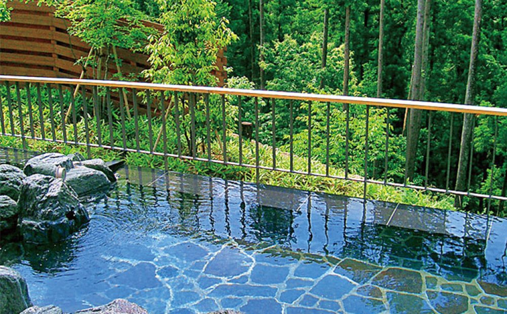 森林浴も楽しめる露天風呂