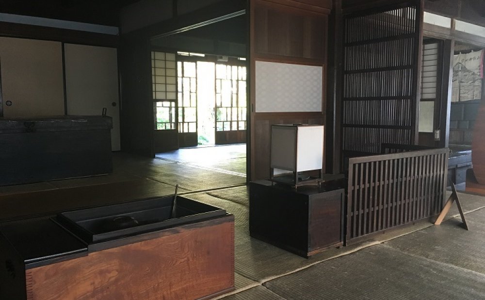 奥多摩の木を生かした造り。細工も見どころ