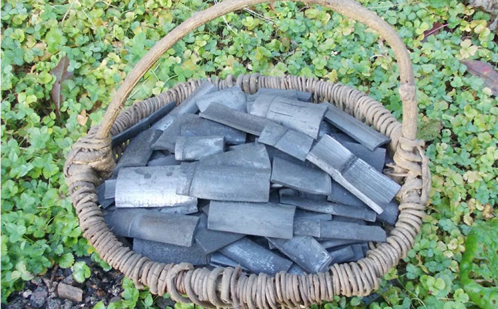 板竹炭は部屋の消臭、空気清浄に