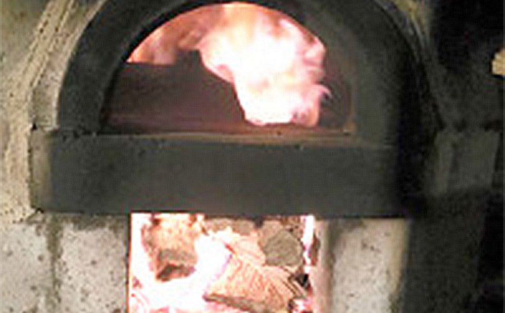 石窯で焼くピザも人気