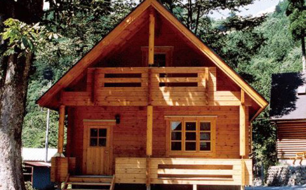 ウッディなログハウスが立ち並ぶ