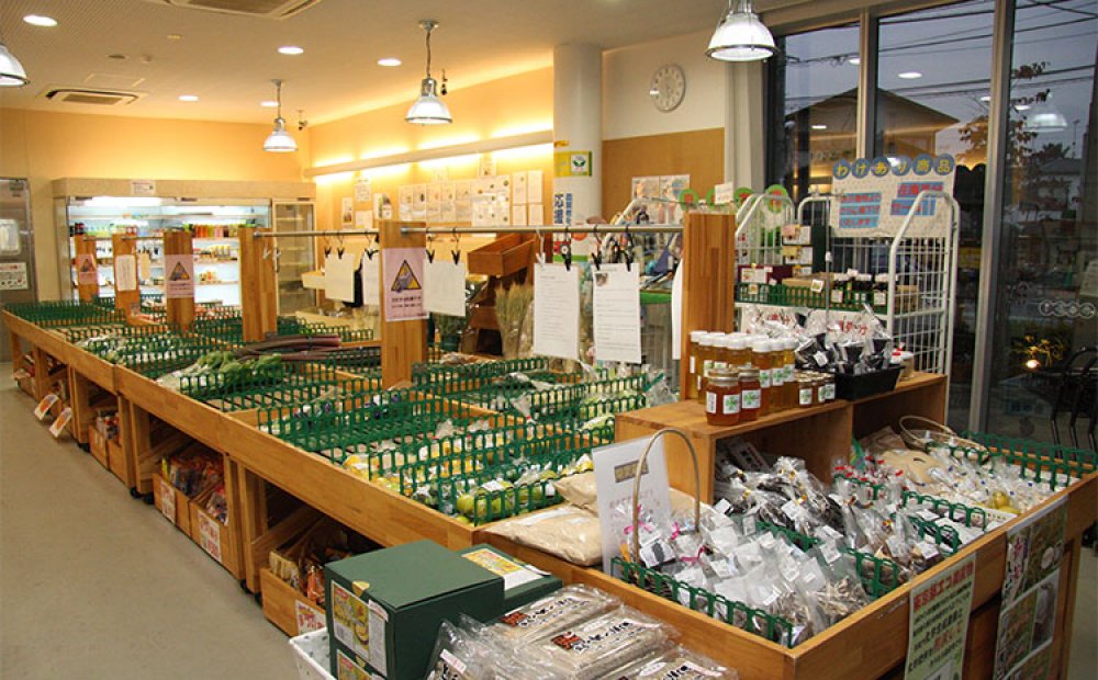 ハチミツや手作りジャムも人気