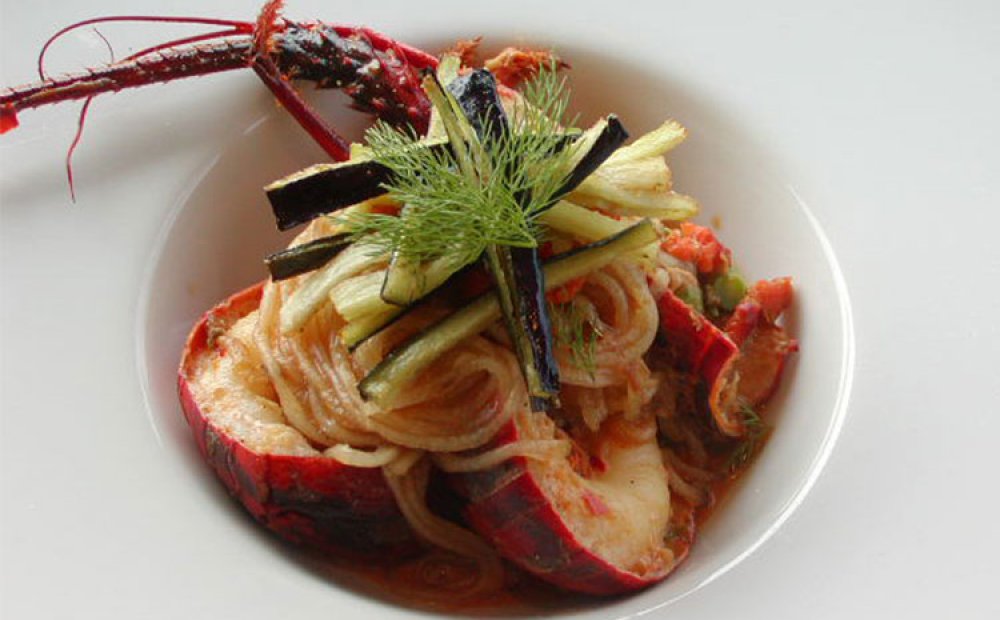 島の魚介をふんだんに使用