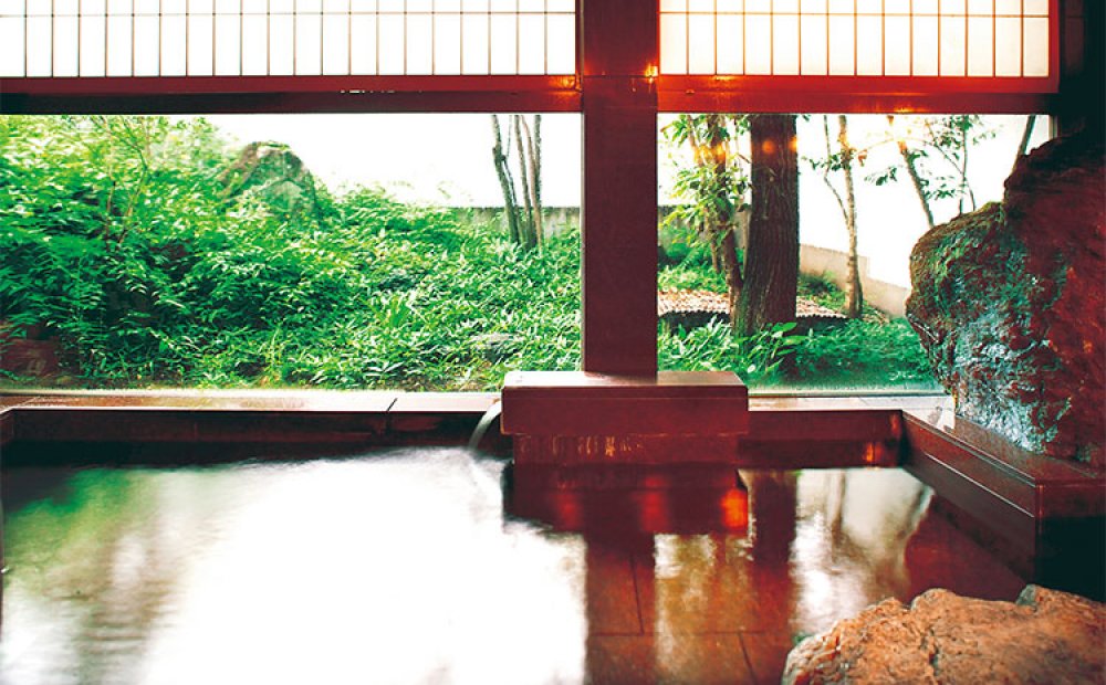 石庭風呂。美肌の湯といわれる