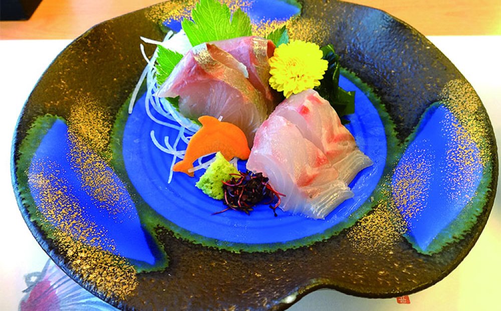 新鮮な地魚の刺身が味わえる
