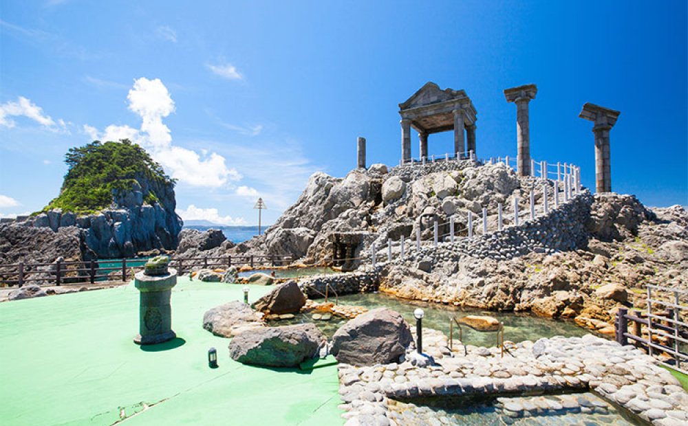 ギリシャ神殿風の建物が印象的