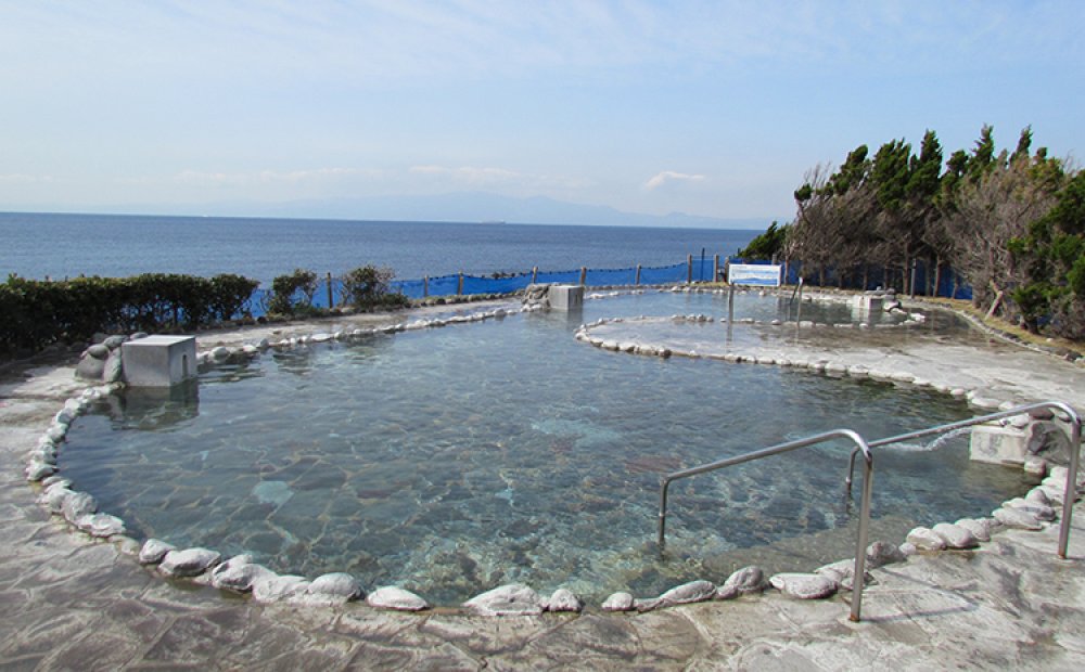 青い海と空を眺めながらの露天風呂は最高