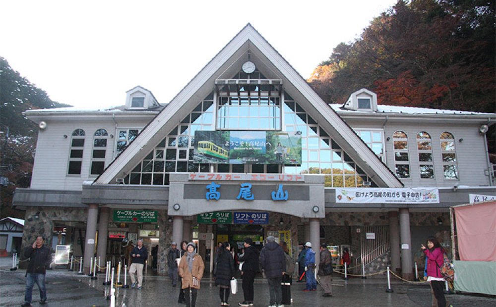 リフトやケーブルカーはここから