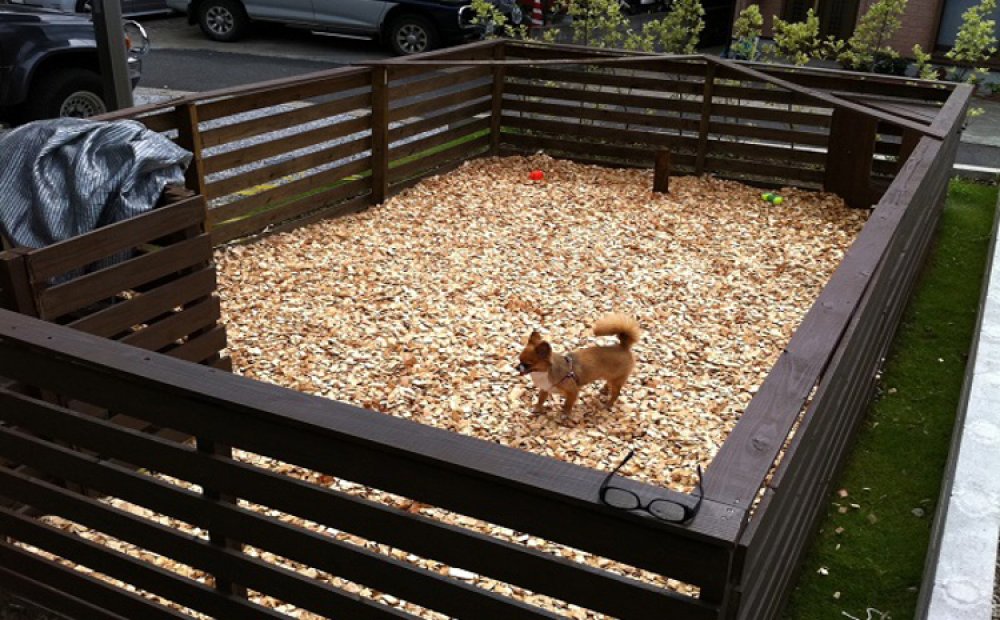 家庭の庭のドッグランにも最適