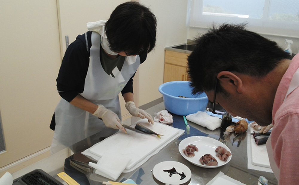 さばいたお魚はその場でお刺身に