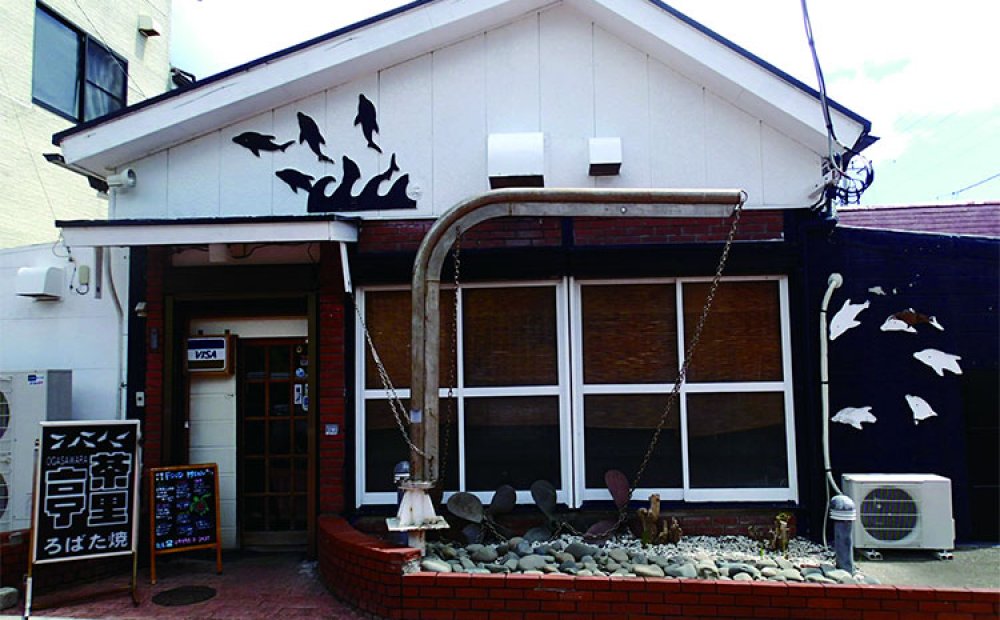 定番メニューも並ぶ地元の人気店