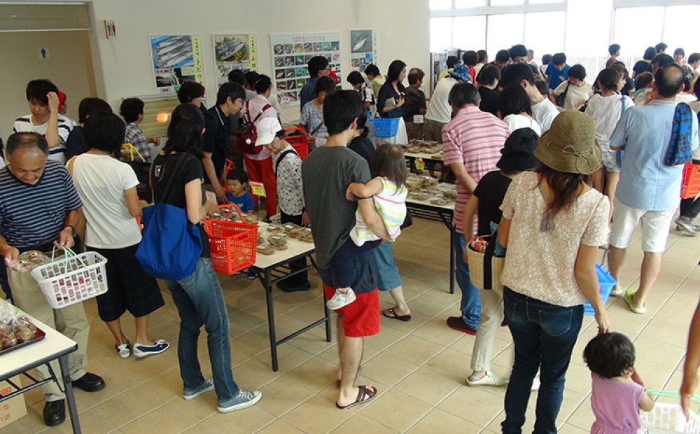 売り切れ御免の大人気朝市