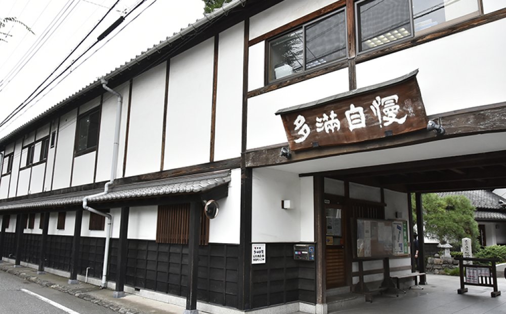 重厚感を漂わせる石川酒造正面入口